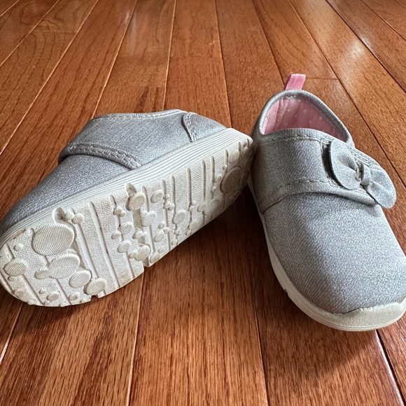 Carter's Baby-Girl's Turbo Silver Sneaker - Picture 5 of 5